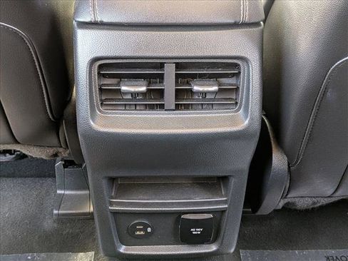 Used 2022 Ford Edge Titanium AWD/4WD image 18