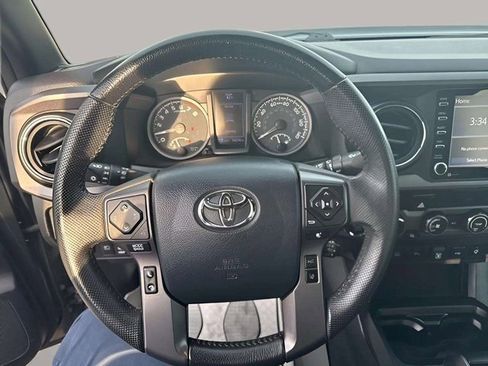 Used 2020 Toyota Tacoma TRD Off-Road w/ Technology Package image 8