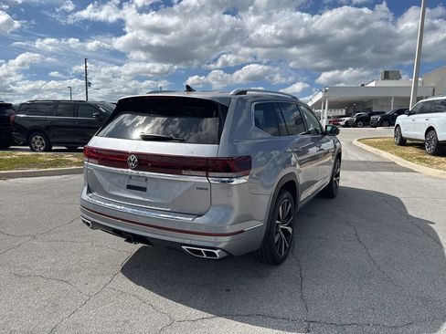 Used 2024 Volkswagen Atlas SEL Premium R-Line AWD/4WD image 2