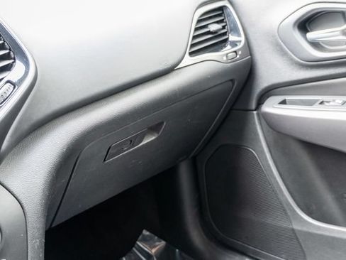 Used 2019 Jeep Cherokee Overland w/ Technology Group AWD/4WD image 51