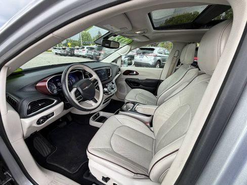Used 2020 Chrysler Pacifica Limited FWD image 7