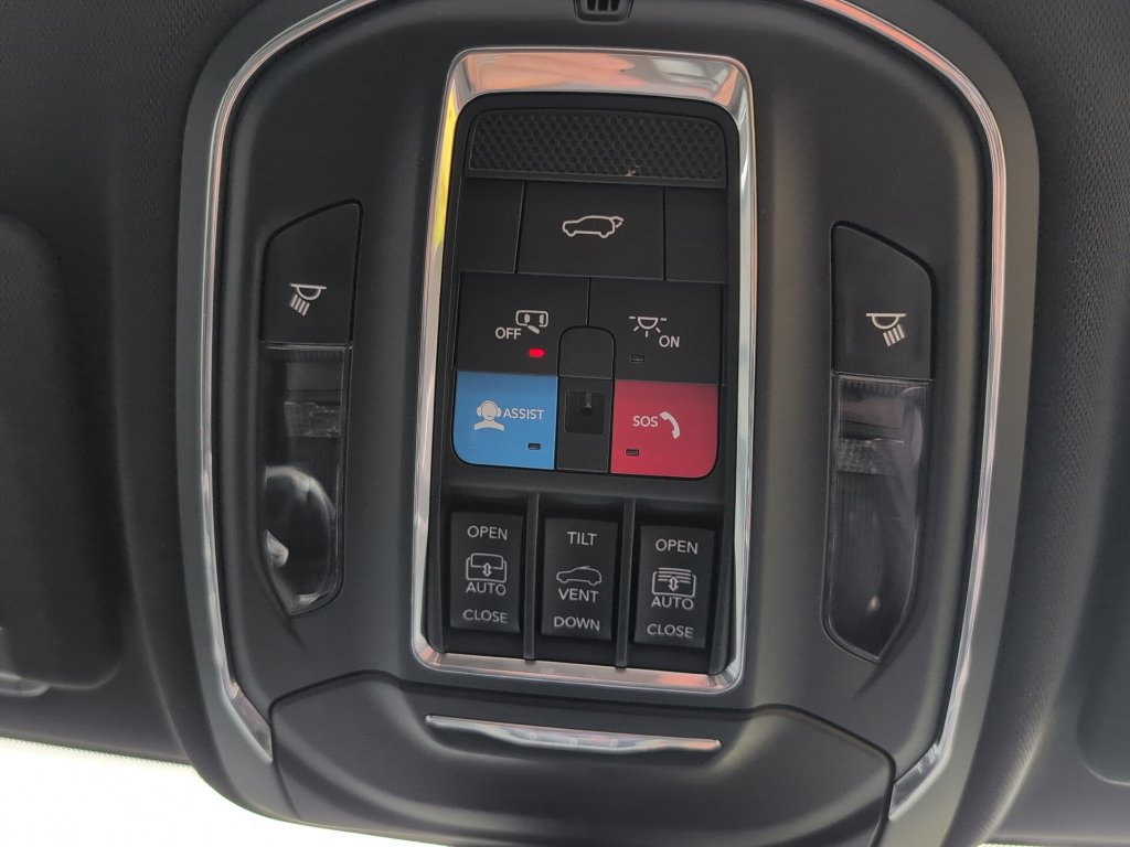Used 2024 Jeep Grand Cherokee Trailhawk w/ Advanced Protech Group II AWD/4WD image 58