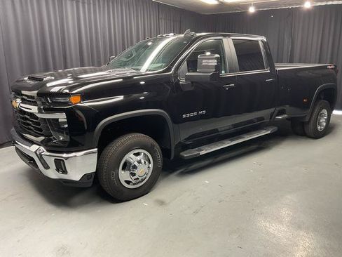 Used 2025 Chevrolet Silverado 3500 LT AWD/4WD image 3
