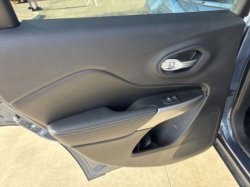 Used 2021 Jeep Cherokee Latitude Lux w/ Sun & Sound Group image 10