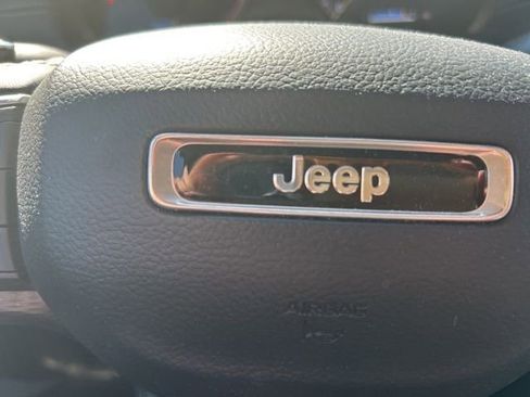 Used 2023 Jeep Grand Cherokee Laredo image 19