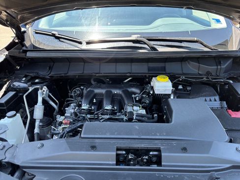 Used 2025 Nissan Pathfinder SV AWD/4WD image 36