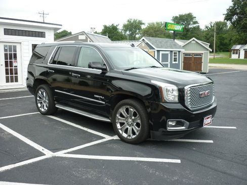 Used 2015 GMC Yukon Denali w/ Touring Package AWD/4WD image 4