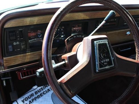 Used 1990 Jeep Grand Wagoneer AWD/4WD image 24