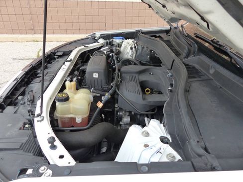 Used 2020 Ford Explorer XLT w/ Equipment Group 202A AWD/4WD image 19