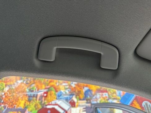 Used 2024 Volkswagen Tiguan SE image 34