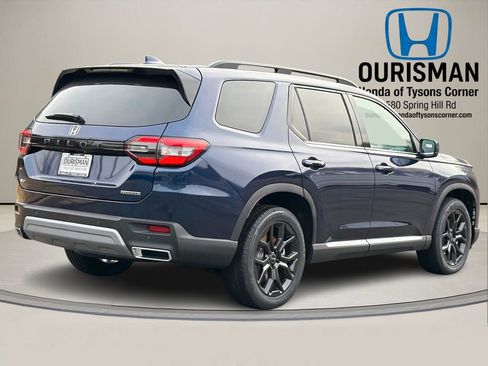 New 2025 Honda Pilot Touring image 3