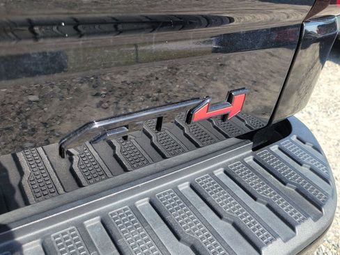 Used 2022 GMC Sierra 1500 AT4 w/ AT4 Premium Package image 7