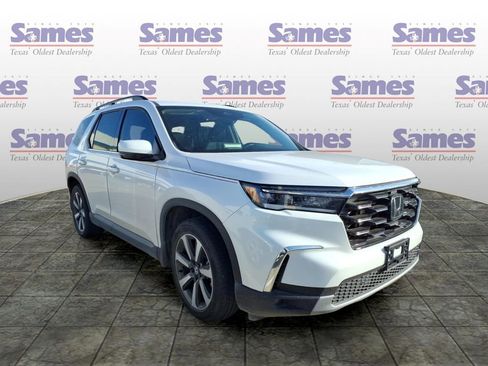 Used 2024 Honda Pilot Touring image 1