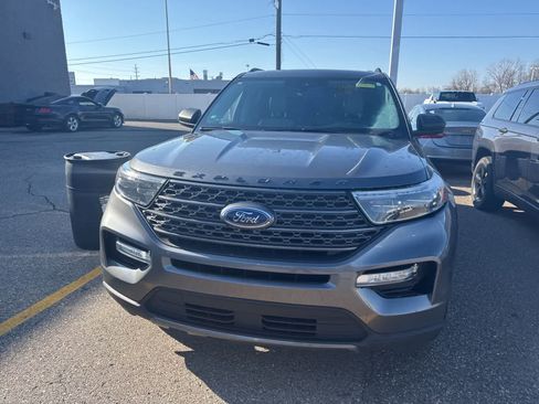 Used 2021 Ford Explorer XLT w/ Equipment Group 202A image 4
