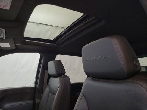 Certified 2022 GMC Sierra 2500 Denali w/ Denali Black Diamond Edition image 9