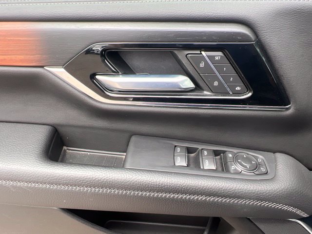 Used 2025 GMC Yukon XL Denali AWD/4WD image 24