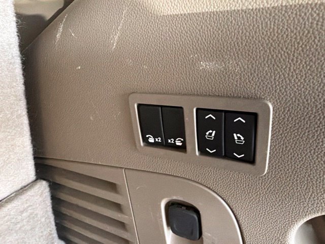 Used 2018 GMC Yukon SLT AWD/4WD image 19