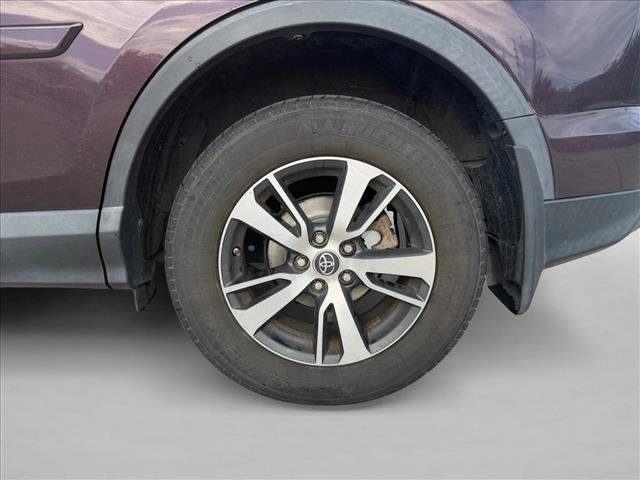 Used 2018 Toyota RAV4 XLE AWD/4WD image 11