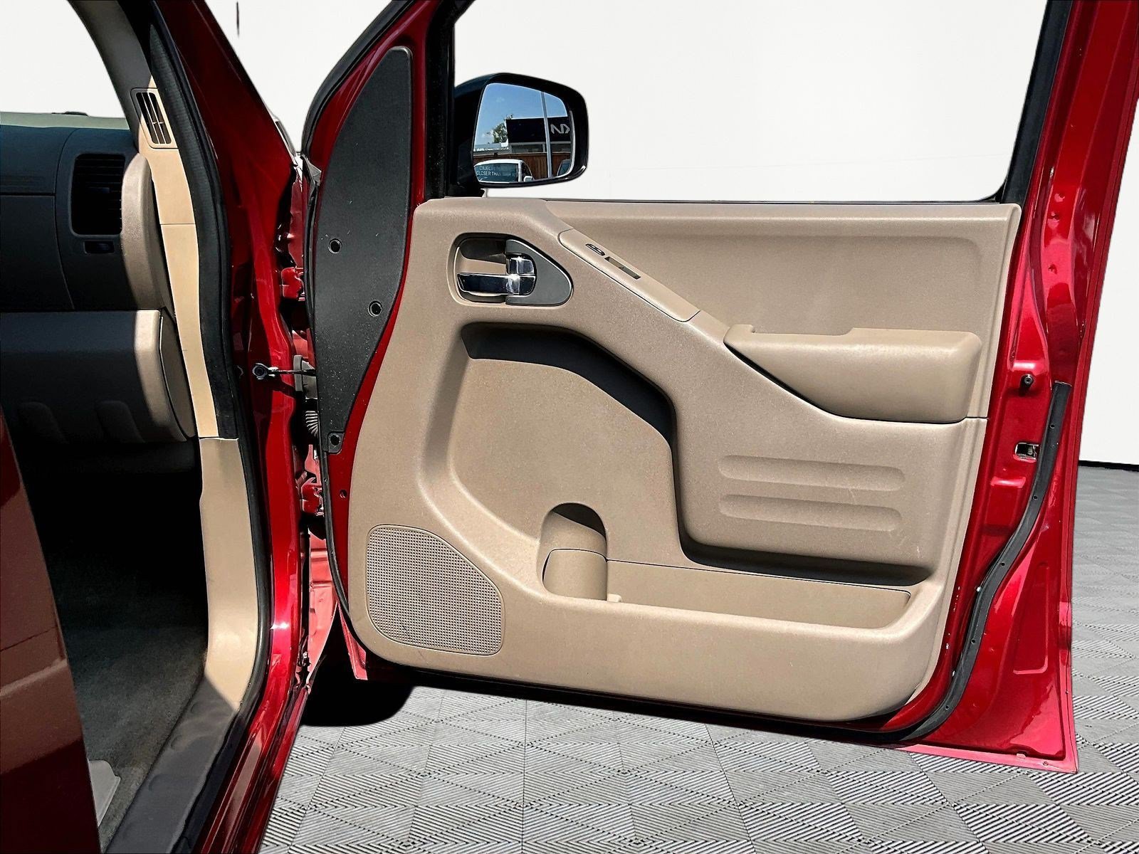 Used 2018 Nissan Frontier SV RWD image 28