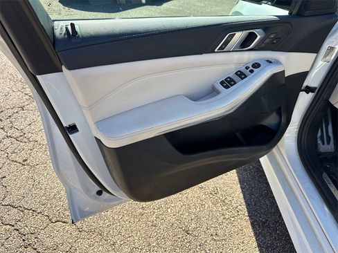 Used 2022 BMW X5 sDrive40i w/ M Sport Package image 10