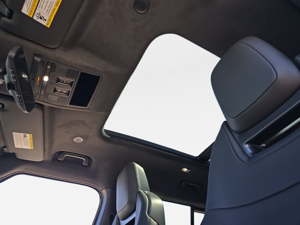 New 2026 Land Rover Defender 110 OCTA AWD/4WD image 31