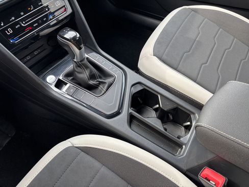 Used 2025 Volkswagen Taos SE image 42