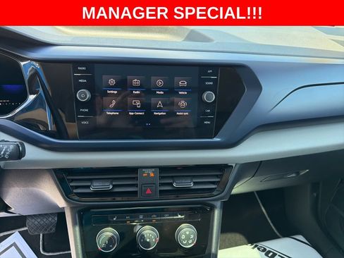 Used 2023 Volkswagen Taos SE w/ Panoramic Sunroof Package AWD/4WD image 26