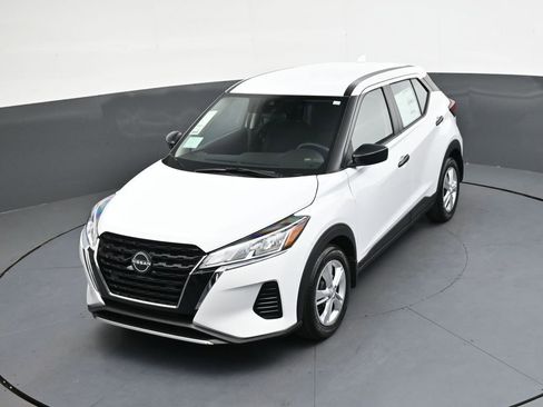 Certified 2025 Nissan Kicks Play S FWD image 29