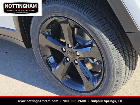 New 2025 Jeep Grand Cherokee Altitude image 5