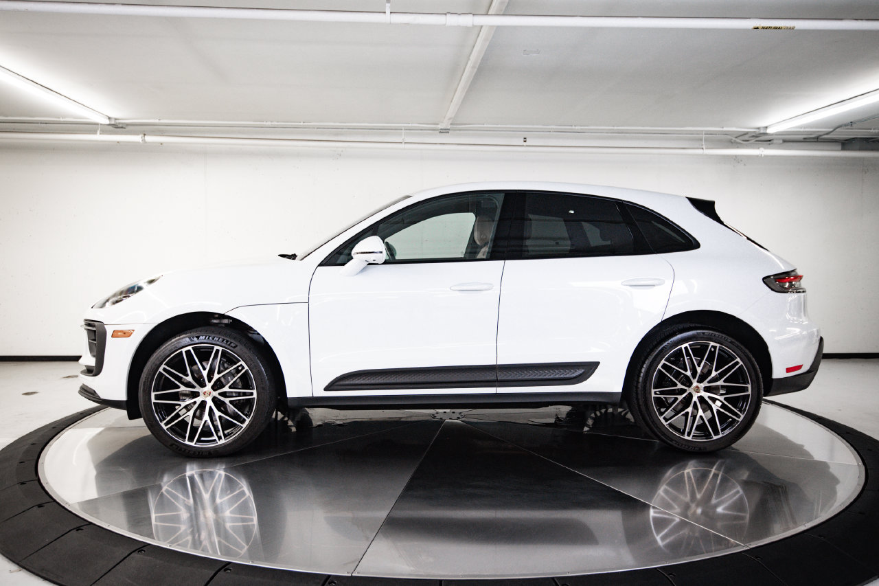 Certified 2023 Porsche Macan AWD/4WD image 2