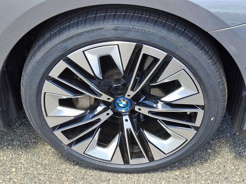 Used 2025 BMW i5 xDrive40 w/ Premium Package AWD/4WD image 9