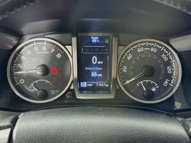 Used 2019 Toyota Tacoma SR5 AWD/4WD image 12