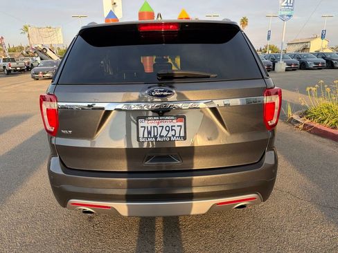 Used 2017 Ford Explorer XLT w/ Equipment Group 202A FWD image 5