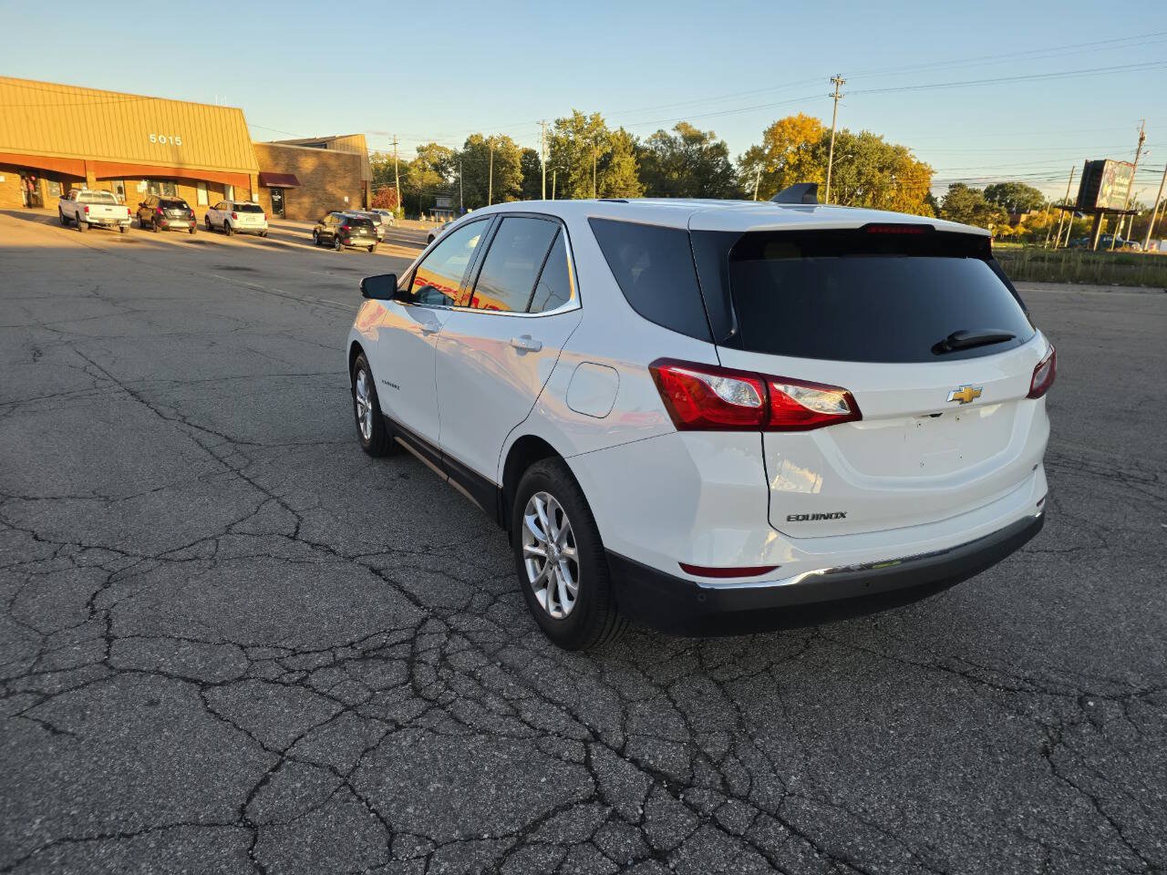 Used 2019 Chevrolet Equinox LT w/ Driver Convenience Package FWD image 6