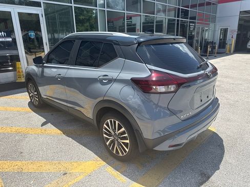Used 2022 Nissan Kicks SV FWD image 2