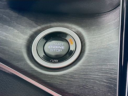 Certified 2024 Jeep Grand Cherokee Limited image 23