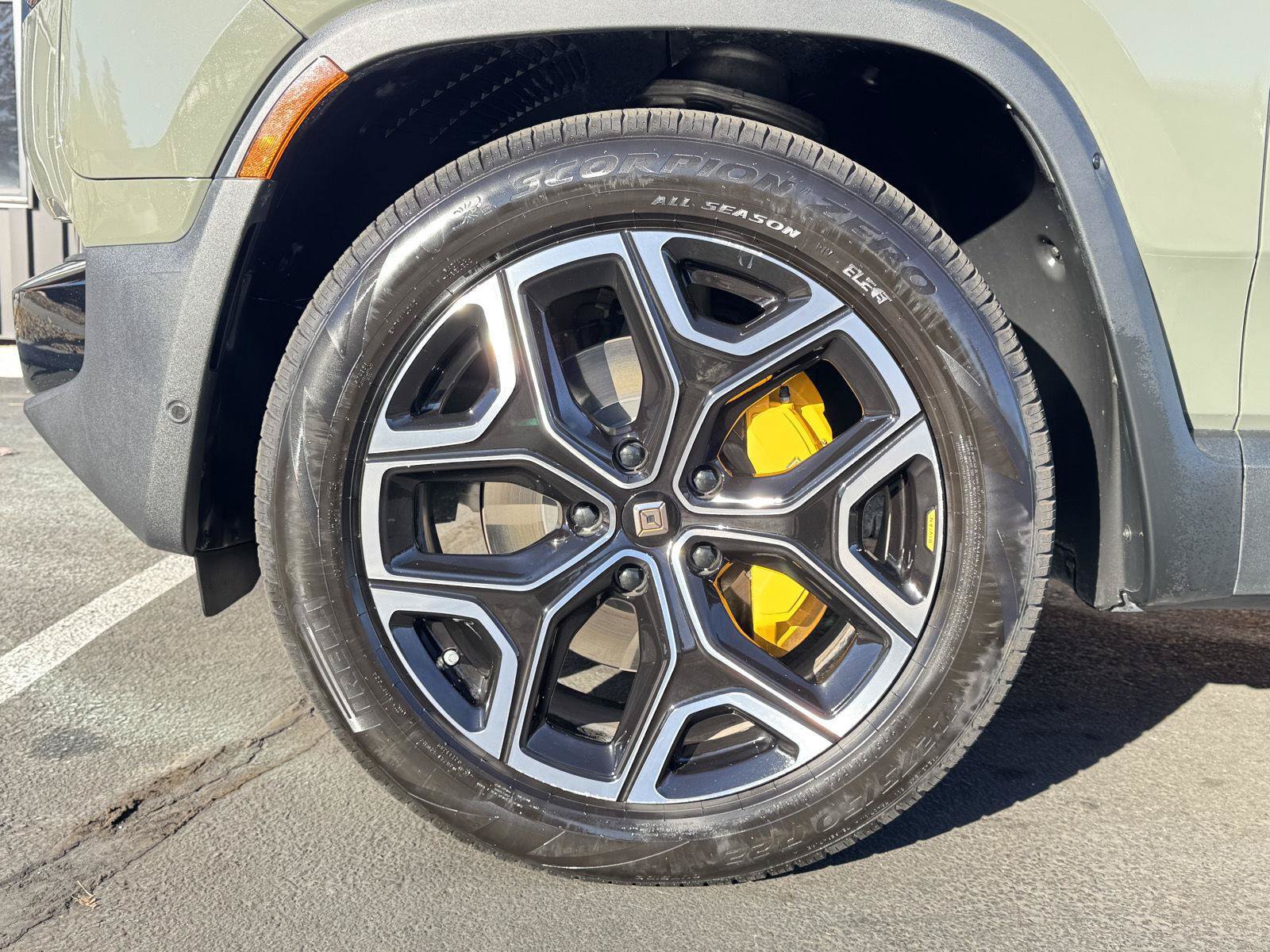 Used 2023 Rivian R1S Launch Edition Quad AWD/4WD image 9