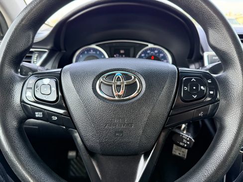 Used 2017 Toyota Camry LE FWD image 10