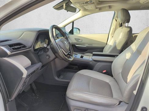 Certified 2021 Toyota Sienna Limited FWD image 12