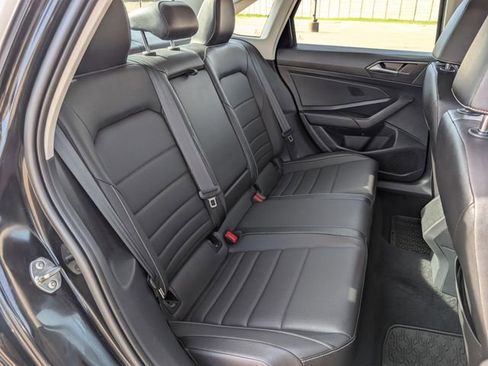 Used 2022 Volkswagen Jetta SE image 24