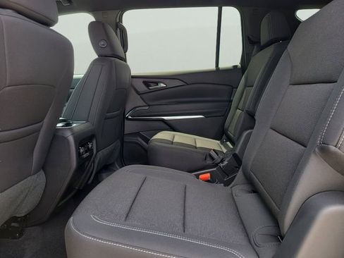 Used 2025 Chevrolet Traverse LT FWD image 15