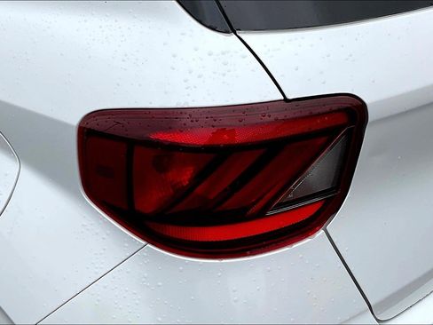 Certified 2025 Hyundai Venue SE image 23