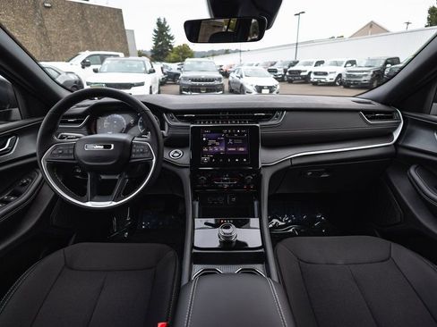 New 2025 Jeep Grand Cherokee Laredo X w/ Luxury Tech Group I AWD/4WD image 22