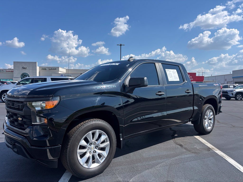 Used 2023 Chevrolet Silverado 1500 Custom AWD/4WD image 1