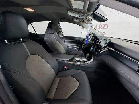 Used 2021 Toyota Camry LE image 29