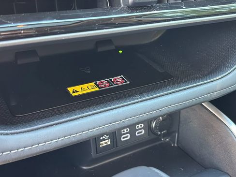Used 2025 Toyota Highlander XLE AWD/4WD image 23