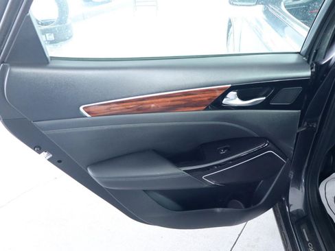 Used 2017 Kia Cadenza Technology FWD image 30