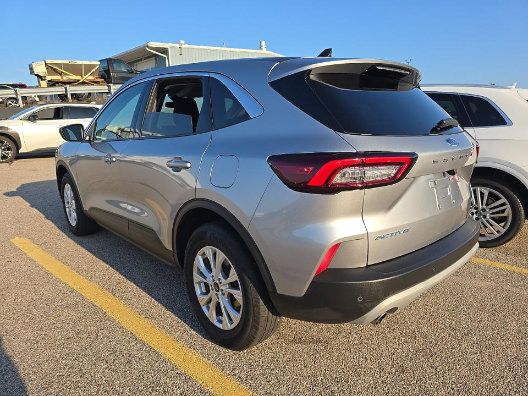 Used 2023 Ford Escape Active w/ Tech Pack #1 AWD/4WD image 2