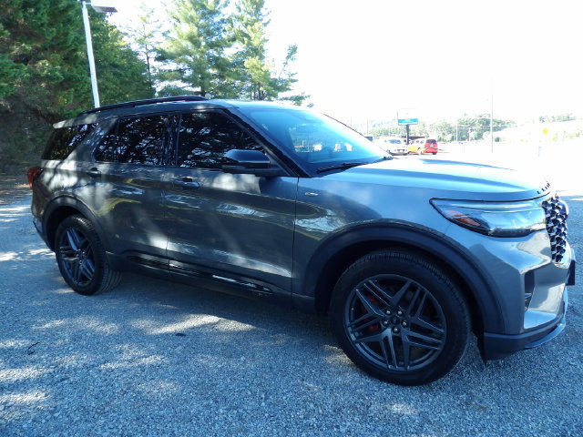 Used 2025 Ford Explorer ST-Line w/ ST-Line Street Pack AWD/4WD image 7