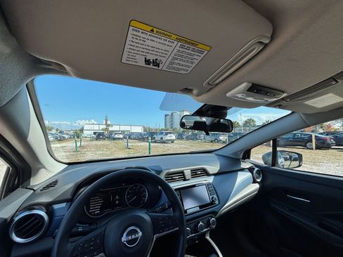 Used 2025 Nissan Versa SV image 33